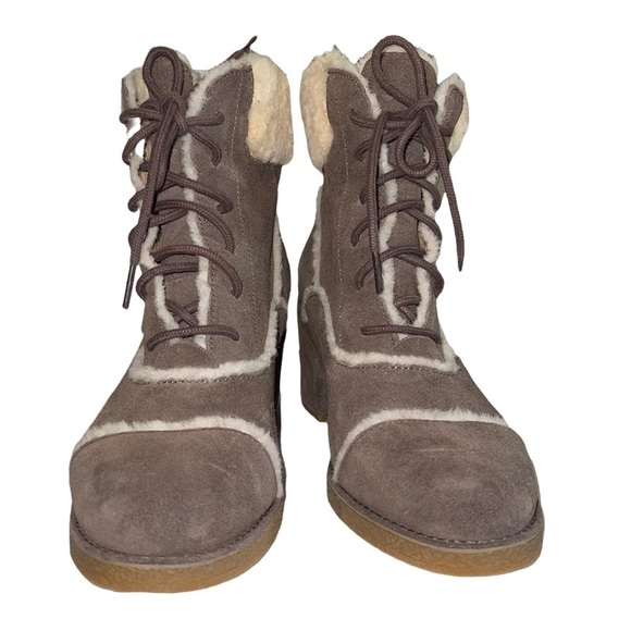 UGG Australia Esterly Heeled Lace up Suede boots. Size 9.5 EUC - Picture 12 of 14